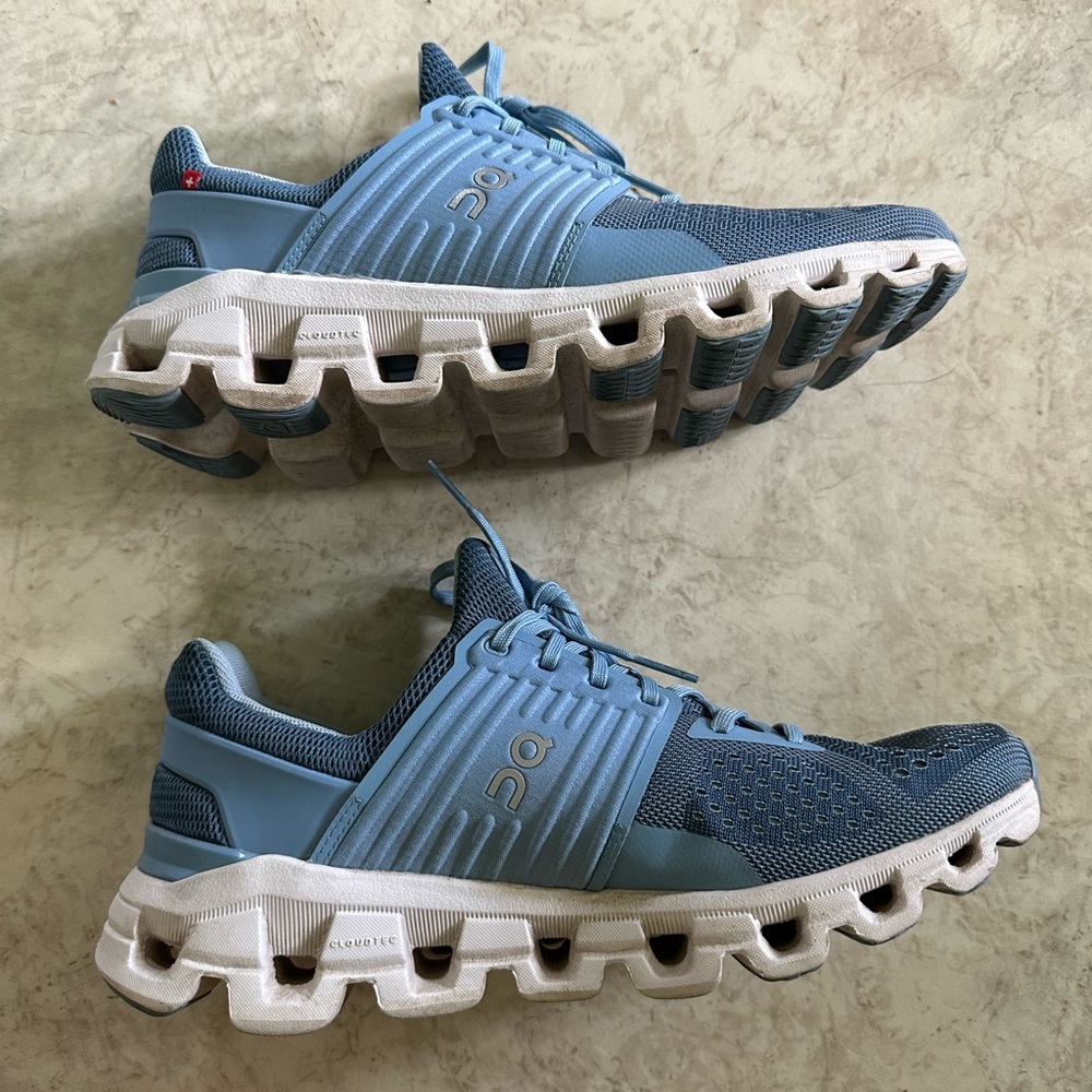 On Cloud Shoes - Picture 6 of 7